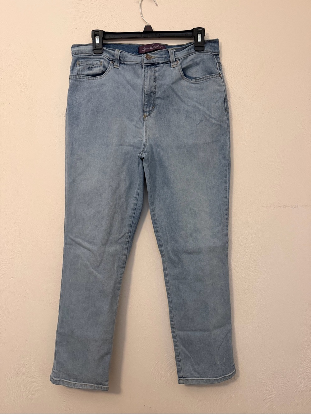 126 - Gloria Vanderbilt Light Wash Straight Leg Jeans